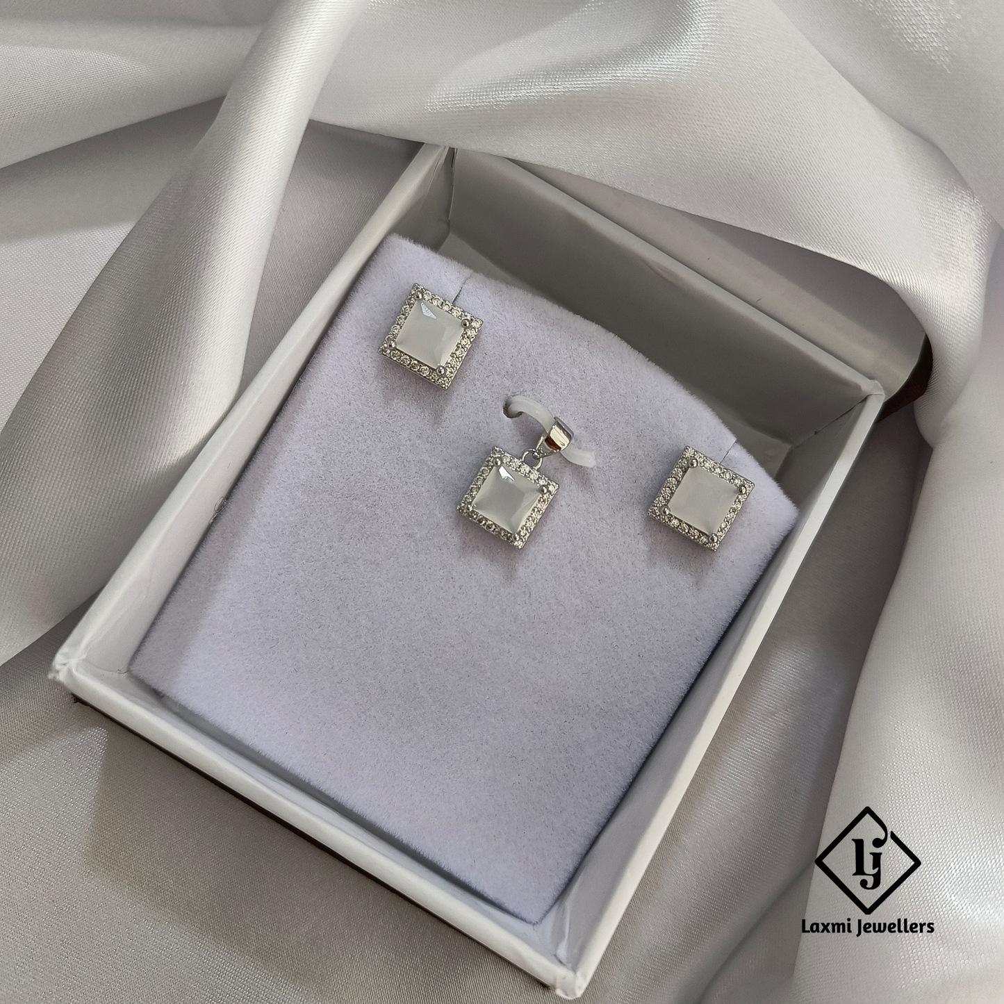 Red Square Gemstone Silver Pendant & Earrings Set – Perfect for Every Occasion