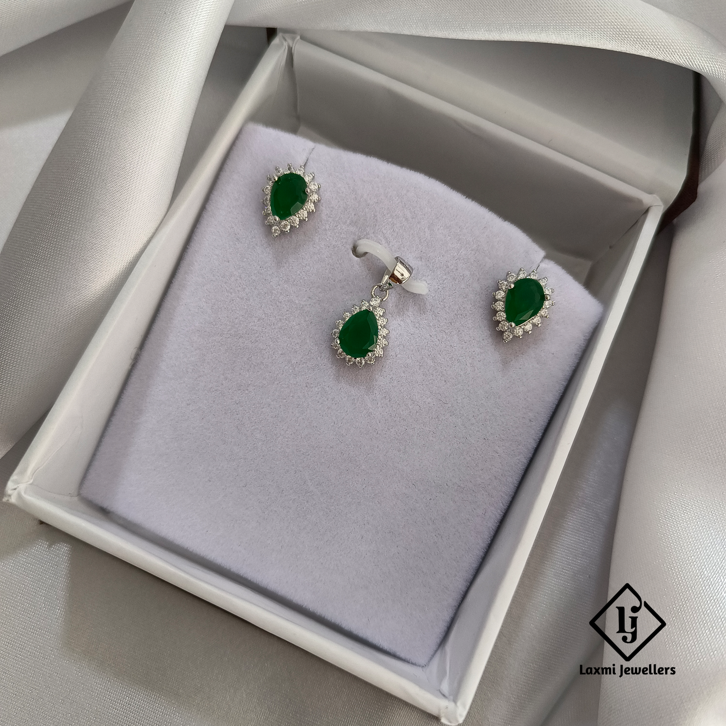 925 Silver Teardrop Red Stone Pendant & Earrings Set – Elegant & Stylish Jewelry