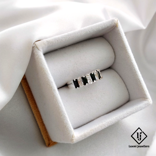 925 Sterling Silver Black and White Baguette Ring – Modern, Elegant Design