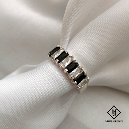 925 Sterling Silver Black and White Baguette Ring – Modern, Elegant Design