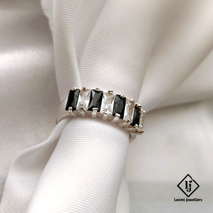 925 Sterling Silver Black and White Baguette Ring – Modern, Elegant Design