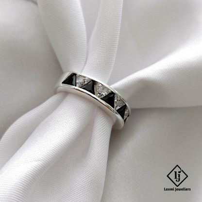 925 Sterling Silver Black and White Triangle-Cut Band Ring