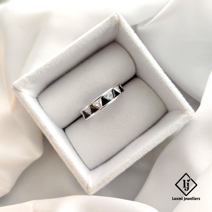 925 Sterling Silver Black and White Triangle-Cut Band Ring