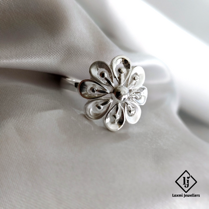 Sterling Silver Floral Designer Ring – Elegant Flower Design – Premium Women’s Jewelry