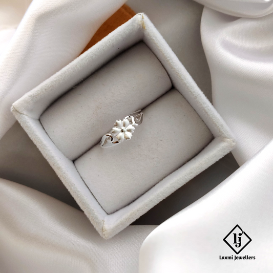 925 Sterling Silver Flower Ring - Delicate Blossom Design