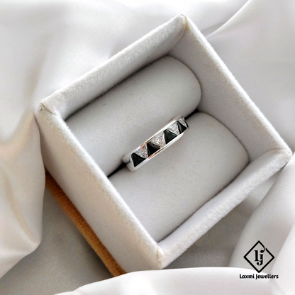 925 Sterling Silver Black and White Triangle-Cut Band Ring
