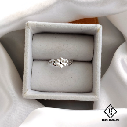 925 Sterling Silver Flower Ring - Delicate Blossom Design