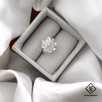 Sterling Silver Floral Designer Ring – Elegant Flower Design – Premium Women’s Jewelry