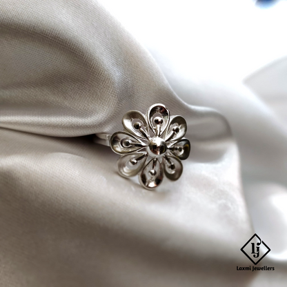 Sterling Silver Floral Designer Ring – Elegant Flower Design – Premium Women’s Jewelry