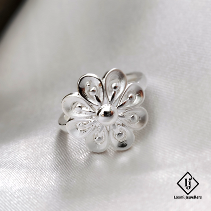 Sterling Silver Floral Designer Ring – Elegant Flower Design – Premium Women’s Jewelry