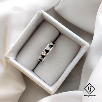925 Sterling Silver Black and White Triangle-Cut Band Ring