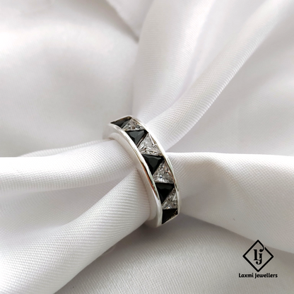 925 Sterling Silver Black and White Triangle-Cut Band Ring